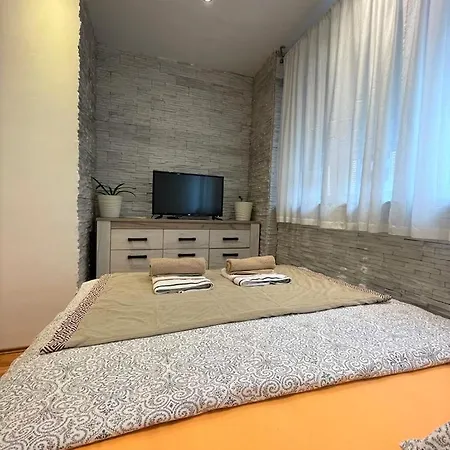 Welcome To Our Easygoing Apartment Belgrade
